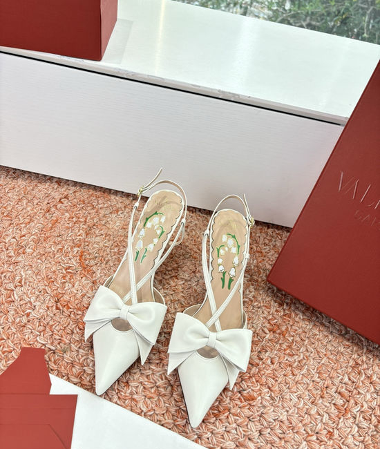 Valentino Classic Rivet Comfortable Leather Upper Elevating Casual Shoes