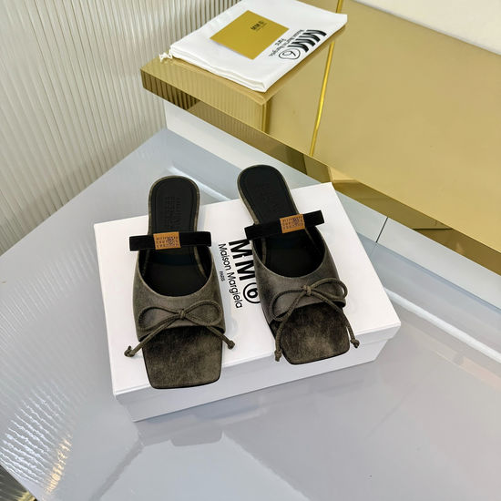 Maison Margiela Bow Decor Square Toe Leather Comfortable Mule Slippers