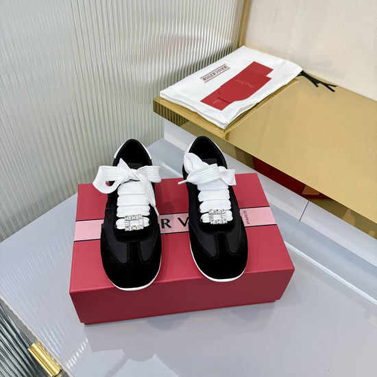 Vivienne Westhood Classic Design Casual Training Shoes with Soft Comfortable Upper