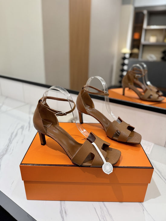 Hermes Elegant Palm Grain Leather Mid Heel Dress Shoes