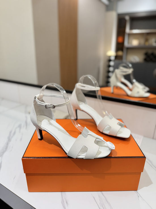 Hermes Elegant Palm Grain Leather Mid Heel Dress Shoes