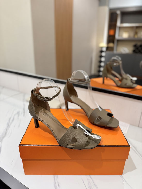 Hermes Elegant Palm Grain Leather Mid Heel Dress Shoes
