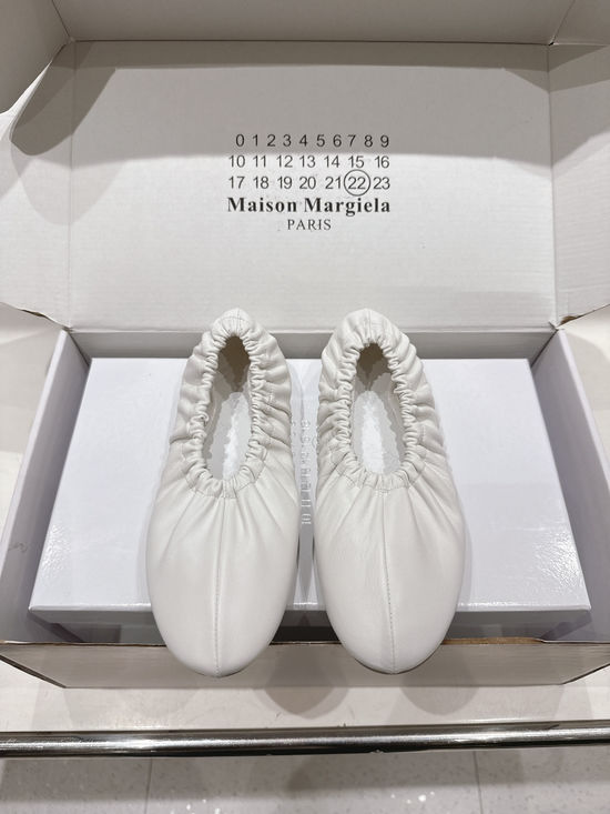 Maison Margiela Leather Ruched Elastic Mary Jane Ballet Flats