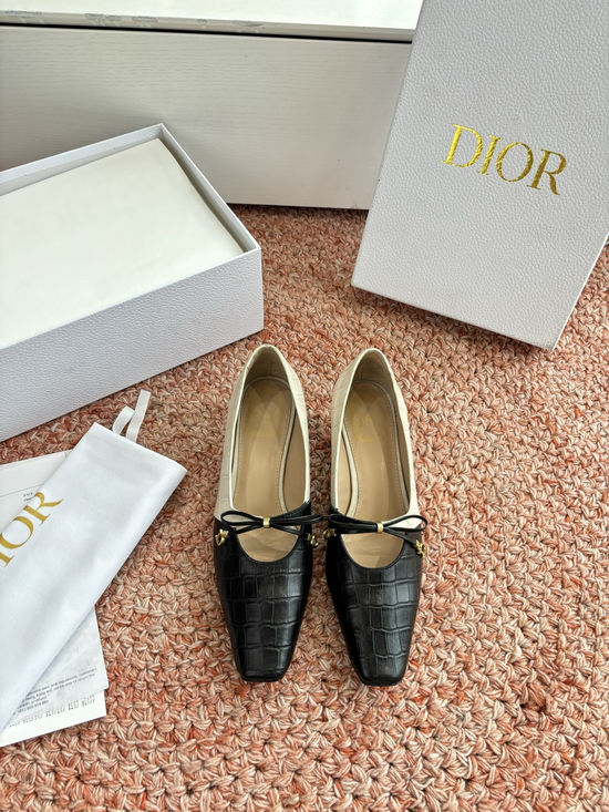 Christian Dior Elegant Bow Decor Leather Low Heel Pumps