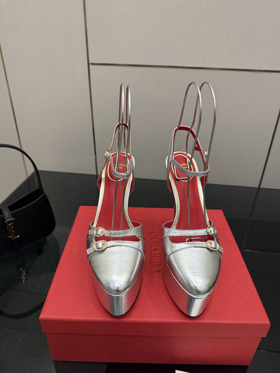 Valentino Classic Smooth Line Sandals Soft Leather Inner Sole