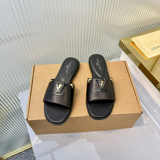 Louis Vuitton LV Embossed Pattern Rivet Decor Flat Mule Daily Shoes