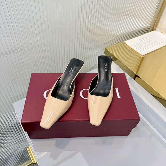 Gucci Premium Crystal Embellished Patent Leather Loafer