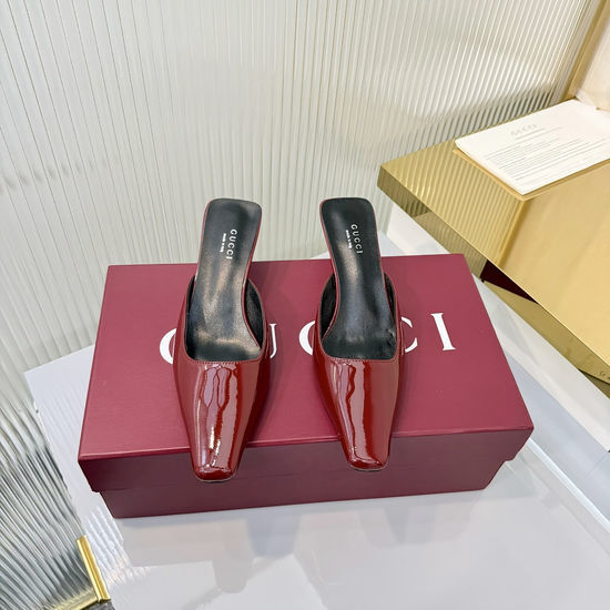 Gucci Premium Crystal Embellished Patent Leather Loafer