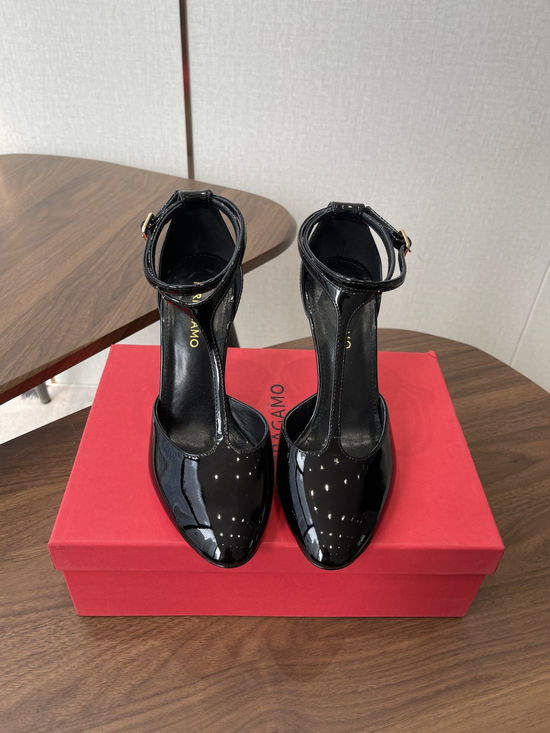 Ferragamo Patent Leather Open Back Single Shoes with Leather Sole