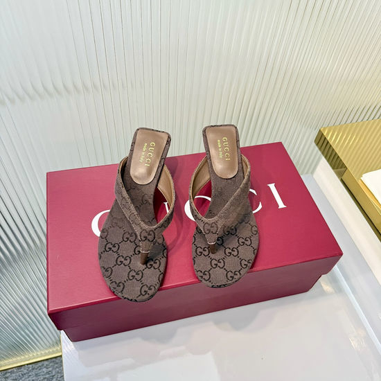 Gucci Foldable Leather Slide Sandals with Metal Accent