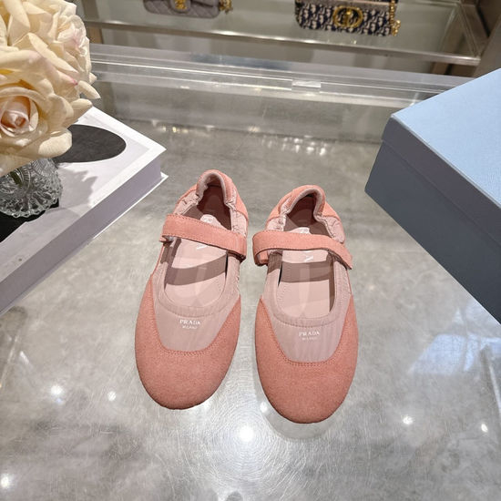 Prada Lightweight Low Top Casual Comfortable Shoes