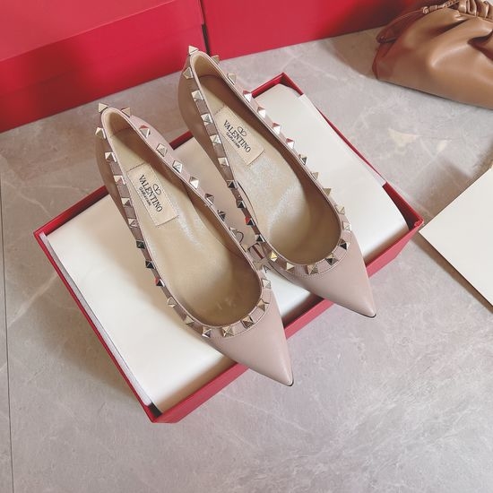 Valentino Elegant Rivet Decor Heeled Pumps Timeless Style