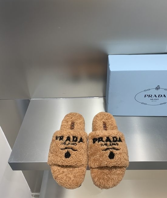 Balenciaga Fluffy Slippers Embroidered Upper Non-slip Durable Sole