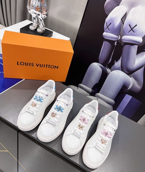 Louis Vuitton LV Smooth Leather Sneakers With Floral Heart Decor Thick Sole