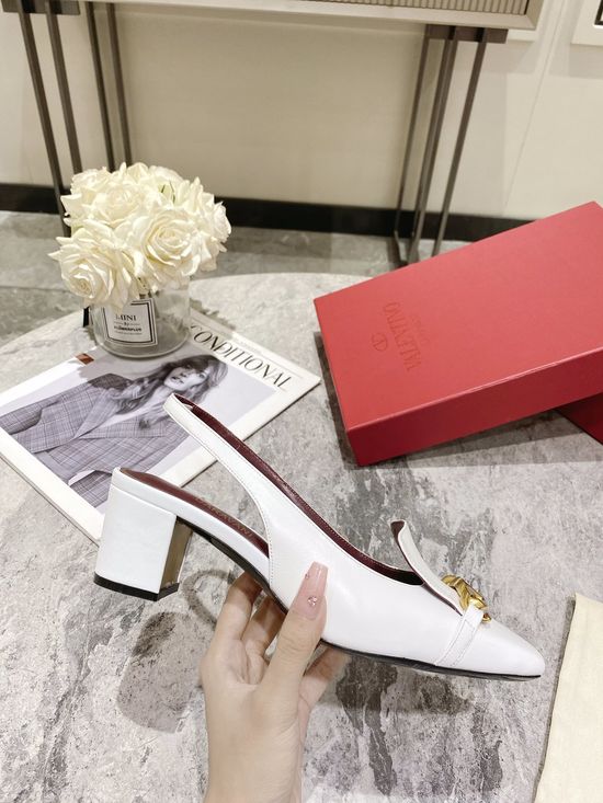 Valentino V Chain Pointed Toe Pumps Premium Leather Upper