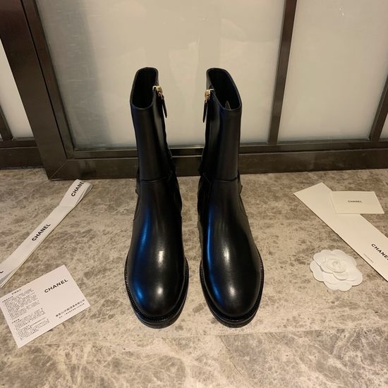 Chanel Stylish Chain-Embellished Leather Knee Boots