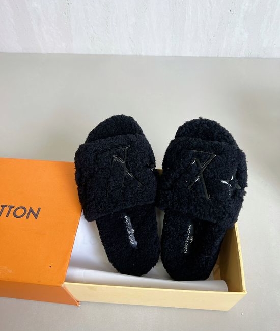 Louis Vuitton LV Warm Wool Slippers Non-slip Sole Indoor Outdoor Wear