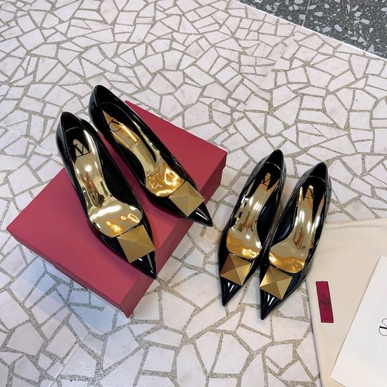 Valentino Classic Versatile Studded Casual Single Dress Shoes