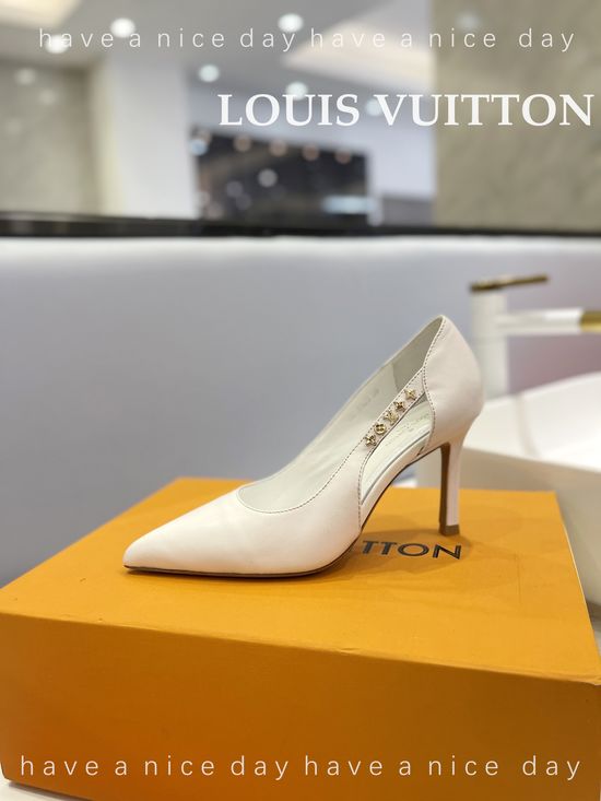 Louis Vuitton Premium Leather Pumps With Metal Buckle And Leather Sole