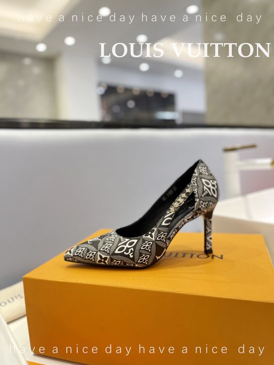Louis Vuitton Premium Leather Pumps With Metal Buckle And Leather Sole