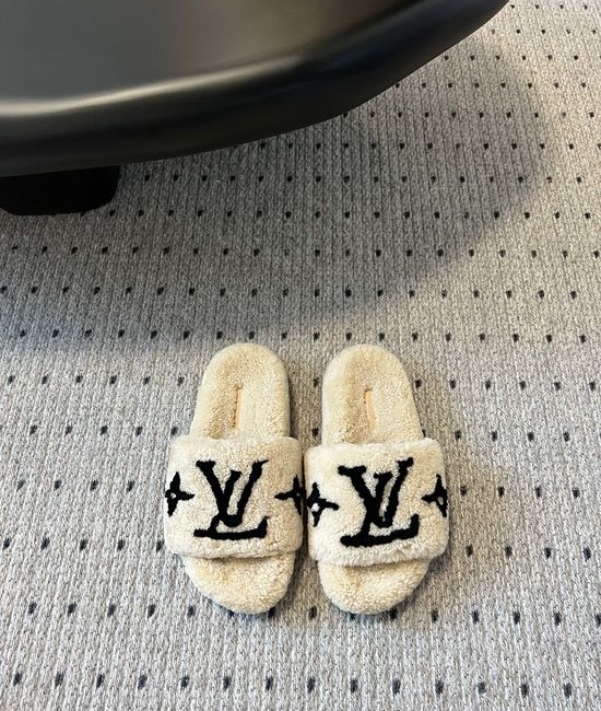 Louis Vuitton LV Warm Wool Slippers Non-slip Sole Indoor Outdoor Wear