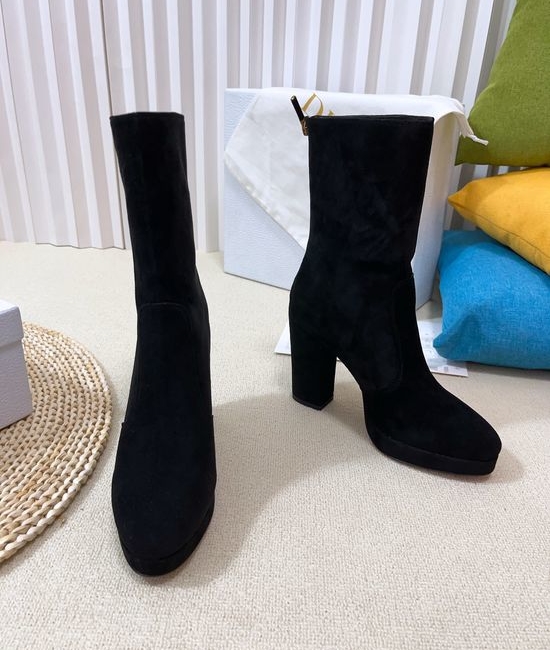 Christian Dior CD Elegant High-Heeled Boots with Classic Logo Buckle