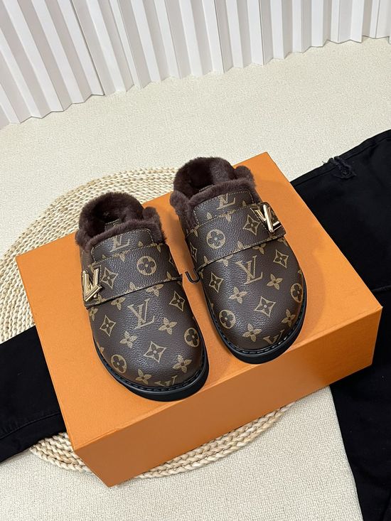 Louis Vuitton Embossed Pattern Casual Slip On Clog Slippers Comfortable Sole
