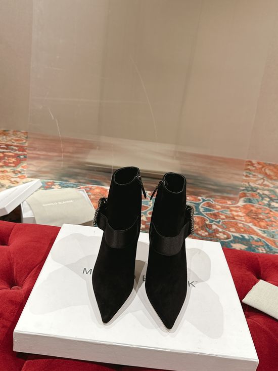 Manolo Blahnik Elegant Pointed Toe Stiletto Heel Ankle Boots