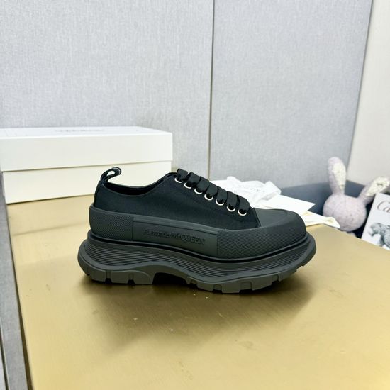 McQueen Premium Classic Casual Sneakers Soft Leather Lining Thick Sole