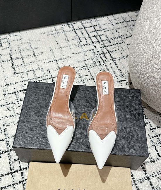 Alaia Patent Leather Heart Decor Heeled Sandals Elegant Style