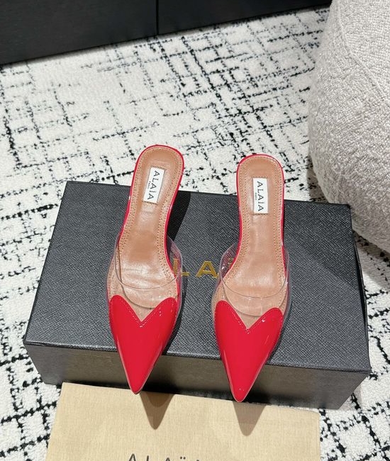 Alaia Patent Leather Heart Decor Heeled Sandals Elegant Style