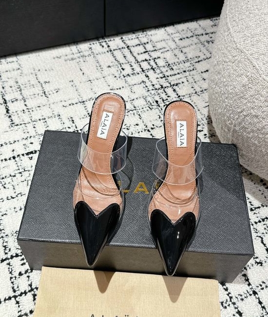 Alaia Patent Leather Heart Decor Heeled Sandals Elegant Style
