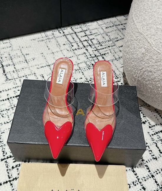 Alaia Patent Leather Heart Decor Heeled Sandals Elegant Style