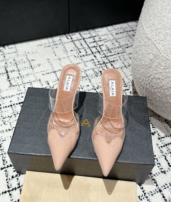 Alaia Patent Leather Heart Decor Heeled Sandals Elegant Style