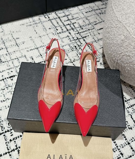 Alaia Patent Leather Heart Decor Heeled Sandals Elegant Style