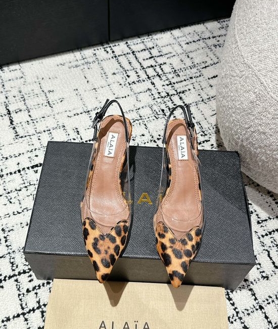 Alaia Patent Leather Heart Decor Heeled Sandals Elegant Style