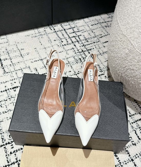 Alaia Patent Leather Heart Decor Heeled Sandals Elegant Style
