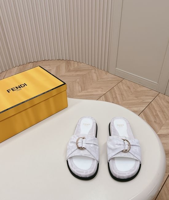 Fendi Classic Monogram Buckle Decor Premium Textured Casual Slides