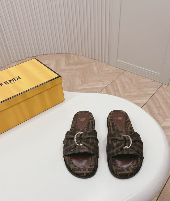 Fendi Classic Monogram Buckle Decor Premium Textured Casual Slides