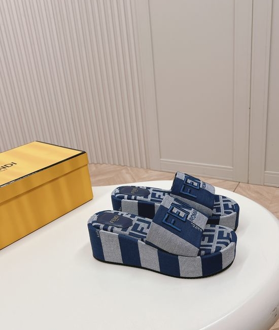 Fendi Embroidered Logo Buckle Decor Comfortable Height Increasing Slides