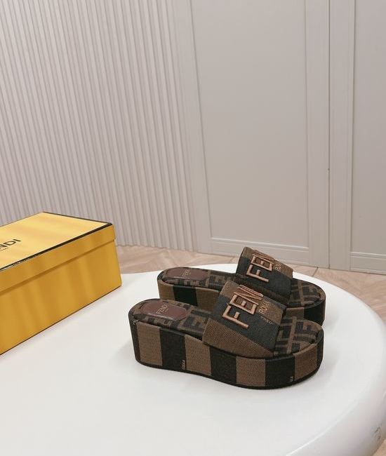 Fendi Embroidered Logo Buckle Decor Comfortable Height Increasing Slides