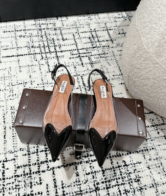Alaia Patent Leather Heart Decor Heeled Sandals Elegant Style