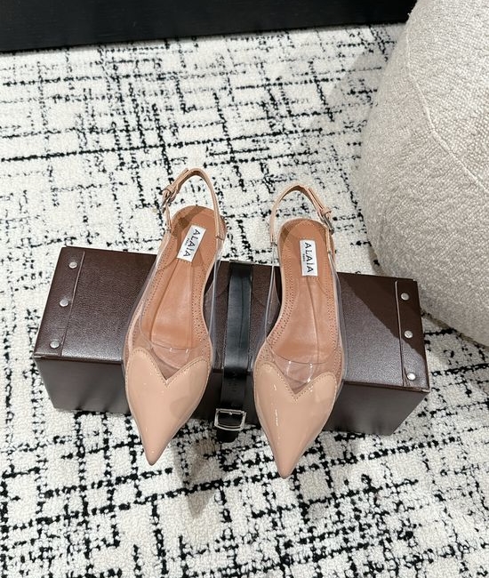 Alaia Patent Leather Heart Decor Heeled Sandals Elegant Style