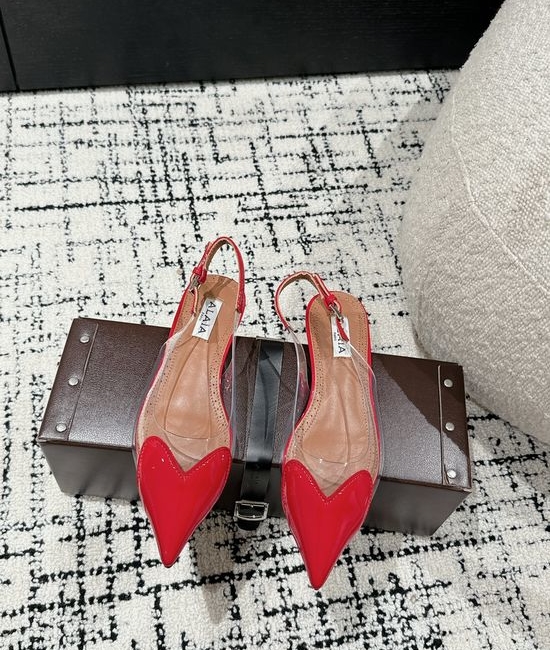 Alaia Patent Leather Heart Decor Heeled Sandals Elegant Style