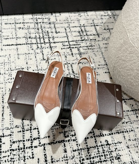 Alaia Patent Leather Heart Decor Heeled Sandals Elegant Style