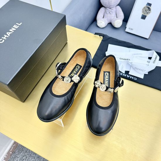 Chanel Vintage Emblem Decor Leather Ballet Flats