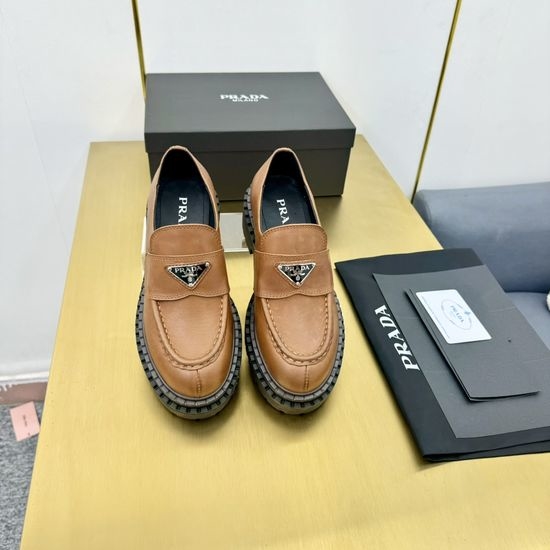 Prada Classic Leather Loafers Soft Breathable Lightweight Daily Footwear