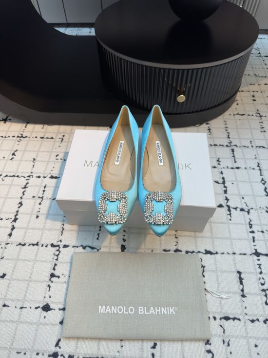 Manolo Blahnik Comfortable Satin High Heels with Crystal Buckle for Banquets