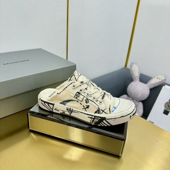 Balenciaga Vintage Distressed Slip On Casual Sneakers With Printed Toe