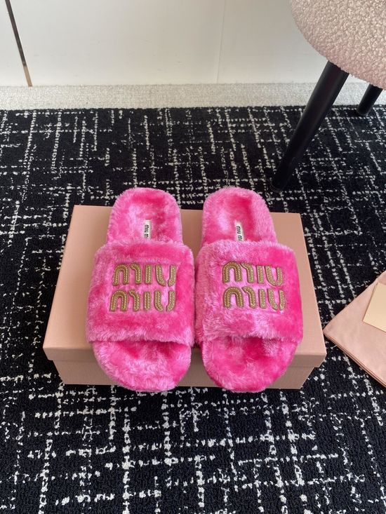 Miu Miu Soft Wool Fuzzy Slippers Anti Slip Sole For Daily Wear